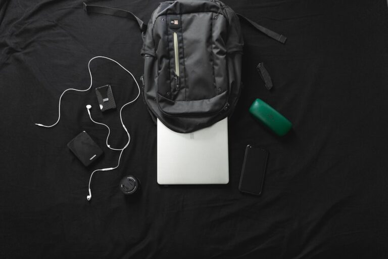 Travel Light: Best Accessories for Minimalist Travelers